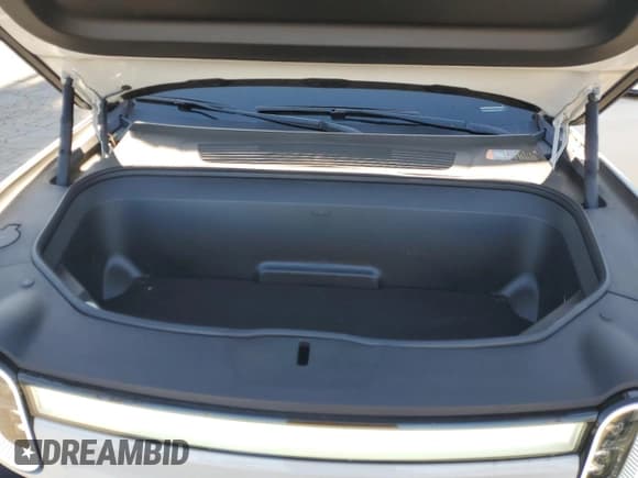 ✅ 2024 Rivian R1S Adventure • VIN: 7PDSGBBA3RN029670 • Lot: 55953885. Listed on Copart with 16,918 mi. Free auction sales archive from the USA and detailed vehicle history report at DreamBid. Image 12.