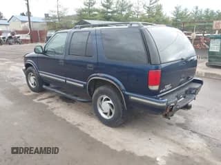 ✅ 1998 Chevrolet Blazer LT • VIN: 1GNDT13W7W2220237 • Lot: 41854306. Wystawiony na IAAI z przebiegiem 152 100 mil. Bezpłatny archiwum sprzedaży aukcyjnych z USA i szczegółowy raport historii pojazdu na DreamBid. Zdjęcie 3.