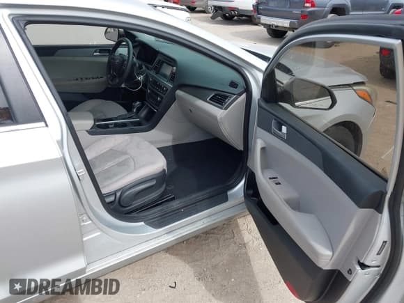 ✅ 2017 Hyundai Sonata SE • VIN: 5NPE24AF9HH588828 • Лот: 42630178. Опубликован ранее на IAAI с пробегом 100 116 миль. Бесплатный доступ к архиву аукционных продаж из США и подробный отчёт об истории автомобиля на DreamBid. Изображение 5.