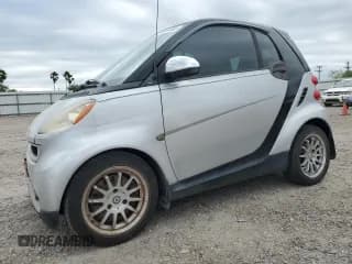 ✅ 2011 Smart fortwo Pure • VIN: WMEEJ3BA5BK438144 • Lot: 51934465. Wystawiony na Copart z przebiegiem 135 584 mil. Bezpłatny archiwum sprzedaży aukcyjnych z USA i szczegółowy raport historii pojazdu na DreamBid. Zdjęcie 1.