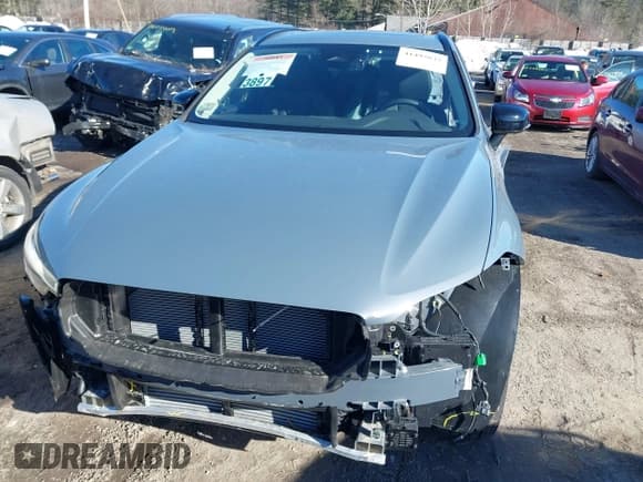 ✅ 2024 Volvo XC60 Plus Dark Theme • VIN: YV4H60DL0R1918759 • Lot: 41495835. Listed on IAAI with 3,277 mi. Free auction sales archive from the USA and detailed vehicle history report at DreamBid. Image 12.