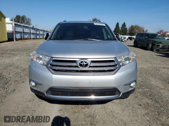 ✅ 2011 Toyota Highlander • VIN: 5TDZK3EH3BS031325 • Лот: 92128745. Опубликован ранее на Copart с пробегом 172 503 миль. Бесплатный доступ к архиву аукционных продаж из США и подробный отчёт об истории автомобиля на DreamBid. Изображение 5.