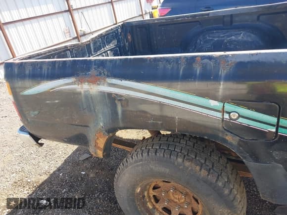 ✅ 1989 Toyota Pickup DLX • VIN: JT4VN13D2K0009698 • Lot: 42643012. Wystawiony na IAAI z przebiegiem 293 029 mil. Bezpłatny archiwum sprzedaży aukcyjnych z USA i szczegółowy raport historii pojazdu na DreamBid. Zdjęcie 15.