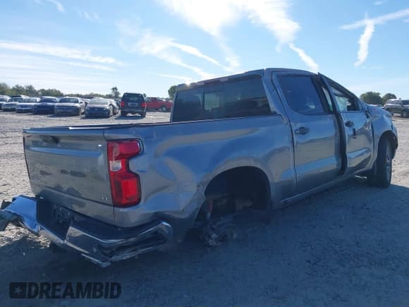 ✅ 2024 Chevrolet Silverado 1500 LT • VIN: 1GCUDDEDXRZ119322 • Lot: 43416568. Wystawiony na IAAI z przebiegiem 47 078 mil. Bezpłatny archiwum sprzedaży aukcyjnych z USA i szczegółowy raport historii pojazdu na DreamBid. Zdjęcie 4.