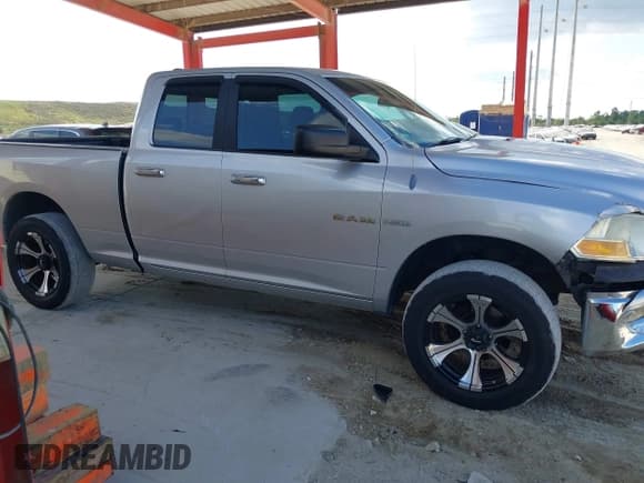✅ 2009 Dodge 1500 SLT • VIN: 1D3HV18T89S810106 • Lot: 41535924. Wystawiony na IAAI z przebiegiem 139 167 mil. Bezpłatny archiwum sprzedaży aukcyjnych z USA i szczegółowy raport historii pojazdu na DreamBid. Zdjęcie 13.