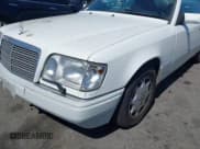 ✅ 1994 Mercedes-Benz E 320 • VIN: WDBEA66E8RC129851 • Lot: 42270044. Wystawiony na IAAI z przebiegiem 142 436 mil. Bezpłatny archiwum sprzedaży aukcyjnych z USA i szczegółowy raport historii pojazdu na DreamBid. Zdjęcie 6.