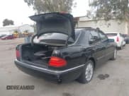 ✅ 1999 Mercedes-Benz E 320 • VIN: WDBJF65H6XA749196 • Лот: 43668198. Опубликован ранее на IAAI с пробегом 182 022 миль. Бесплатный доступ к архиву аукционных продаж из США и подробный отчёт об истории автомобиля на DreamBid. Изображение 4.