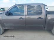 ✅ 2007 Chevrolet Silverado 1500 1LT • VIN: 2GCEC13J371676450 • Lot: 43393972. Wystawiony na IAAI z przebiegiem 313 790 mil. Bezpłatny archiwum sprzedaży aukcyjnych z USA i szczegółowy raport historii pojazdu na DreamBid. Zdjęcie 14.