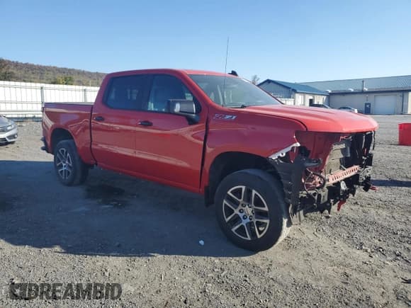 ✅ 2019 Chevrolet Silverado 1500 LT Trail Boss • VIN: 3GCPYFEDXKG185047 • Lot: 75990804. Wystawiony na Copart z przebiegiem 70 440 mil. Bezpłatny archiwum sprzedaży aukcyjnych z USA i szczegółowy raport historii pojazdu na DreamBid. Zdjęcie 4.