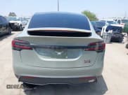 ✅ 2022 Tesla Model X Plaid • VIN: 7SAXCBE60NF351677 • Lot: 42449123. Wystawiony na IAAI z przebiegiem Nie podano. Bezpłatny archiwum sprzedaży aukcyjnych z USA i szczegółowy raport historii pojazdu na DreamBid. Zdjęcie 16.
