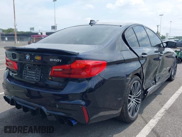 ✅ 2018 BMW 5 Series 540i xDrive • VIN: WBAJE7C57JG892159 • Lot: 42611391. Listed on IAAI with 65,768 mi. Free auction sales archive from the USA and detailed vehicle history report at DreamBid. Image 4.