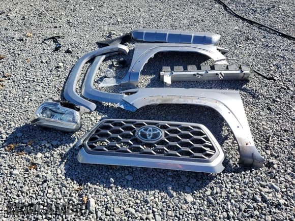 ✅ 2020 Toyota Tacoma SR5 • VIN: 3TMAZ5CNXLM138273 • Lot: 90798455. Listed on Copart with 59,246 mi. Free auction sales archive from the USA and detailed vehicle history report at DreamBid. Image 12.