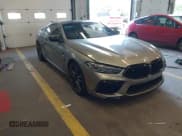 ✅ 2020 BMW M8 • VIN: WBSAE0C05LCD60459 • Lot: 42314448. Wystawiony na IAAI z przebiegiem 52 652 mil. Bezpłatny archiwum sprzedaży aukcyjnych z USA i szczegółowy raport historii pojazdu na DreamBid. Zdjęcie 1.