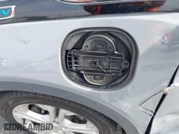 ✅ 2019 Chevrolet Bolt EV LT • VIN: 1G1FW6S06K4102223 • Lot: 42305594. Listed on IAAI with 136,966 mi. Free auction sales archive from the USA and detailed vehicle history report at DreamBid. Image 21.