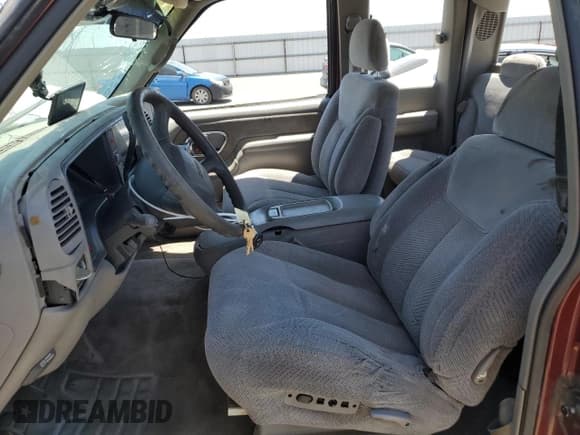 ✅ 1998 GMC Sierra 1500 • VIN: 1GTEK19R1WR511373 • Лот: 60080685. Опубликован ранее на Copart с пробегом 178 199 миль. Бесплатный доступ к архиву аукционных продаж из США и подробный отчёт об истории автомобиля на DreamBid. Изображение 7.