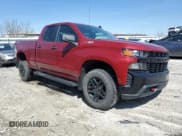 ✅ 2020 Chevrolet Silverado 1500 Custom Trail Boss • VIN: 1GCRYCEF2LZ263461 • Lot: 48933505. Wystawiony na Copart z przebiegiem 54 059 mil. Bezpłatny archiwum sprzedaży aukcyjnych z USA i szczegółowy raport historii pojazdu na DreamBid. Zdjęcie 4.
