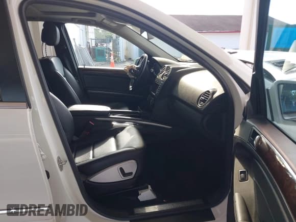 ✅ 2010 Mercedes-Benz M 350 • VIN: 4JGBB8GB1AA605872 • Lot: 43096097. Wystawiony na IAAI z przebiegiem 168 958 mil. Bezpłatny archiwum sprzedaży aukcyjnych z USA i szczegółowy raport historii pojazdu na DreamBid. Zdjęcie 5.