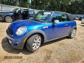 ✅ 2015 MINI Convertible S • VIN: WMWZP3C52F2A91152 • Lot: 67562045. Wystawiony na Copart z przebiegiem 64 758 mil. Bezpłatny archiwum sprzedaży aukcyjnych z USA i szczegółowy raport historii pojazdu na DreamBid. Zdjęcie 1.