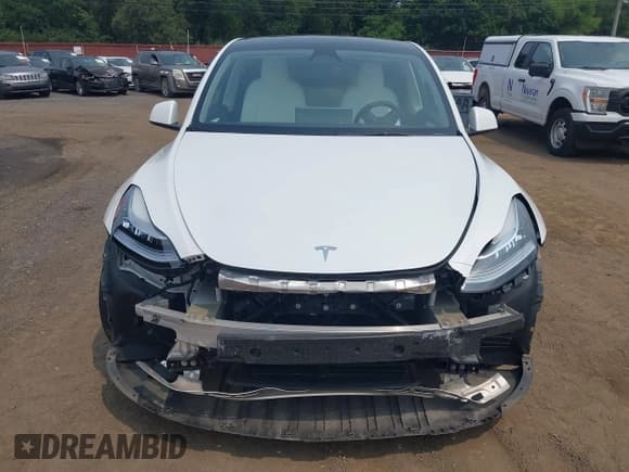 ✅ 2023 Tesla Model Y Long Range • VIN: 7SAYGDEEXPF617236 • Lot: 42907886. Wystawiony na IAAI z przebiegiem 46 407 mil. Bezpłatny archiwum sprzedaży aukcyjnych z USA i szczegółowy raport historii pojazdu na DreamBid. Zdjęcie 12.