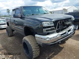 ✅ 2003 Chevrolet Silverado 2500HD LS • VIN: 1GCHK29U13E108830 • Lot: 42109384. Wystawiony na IAAI z przebiegiem 292 037 mil. Bezpłatny archiwum sprzedaży aukcyjnych z USA i szczegółowy raport historii pojazdu na DreamBid. Zdjęcie 1.