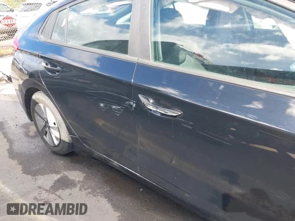 ✅ 2019 Hyundai Ioniq Blue • VIN: KMHC65LC3KU175915 • Lot: 41778594. Wystawiony na IAAI z przebiegiem 109 977 mil. Bezpłatny archiwum sprzedaży aukcyjnych z USA i szczegółowy raport historii pojazdu na DreamBid. Zdjęcie 20.