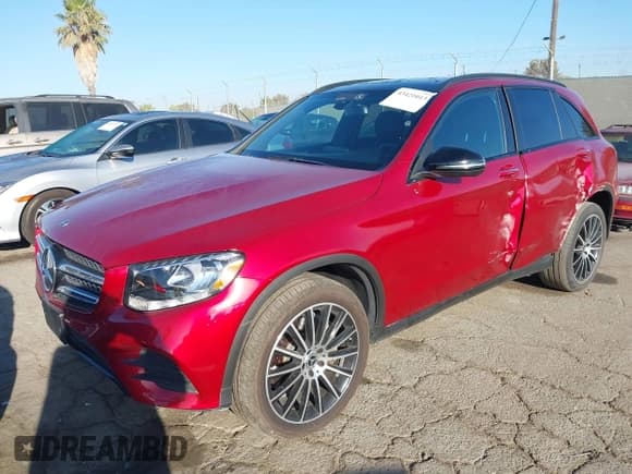 ✅ 2019 Mercedes-Benz GLC 300 • VIN: WDC0G4JB6KV121361 • Лот: 43421013. Опубликован ранее на IAAI с пробегом 28 997 миль. Бесплатный доступ к архиву аукционных продаж из США и подробный отчёт об истории автомобиля на DreamBid. Изображение 2.