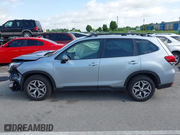 ✅ 2024 Subaru Forester Premium • VIN: JF2SKADC6RH408211 • Lot: 42296810. Listed on IAAI with 7,785 mi. Free auction sales archive from the USA and detailed vehicle history report at DreamBid. Image 15.