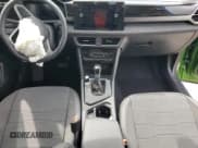 ✅ 2025 Volkswagen Taos SE Black • VIN: 3VV3C7B25SM049174 • Lot: 82083515. Wystawiony na Copart z przebiegiem Nie podano. Bezpłatny archiwum sprzedaży aukcyjnych z USA i szczegółowy raport historii pojazdu na DreamBid. Zdjęcie 8.