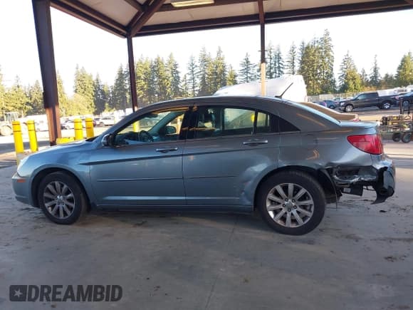 ✅ 2010 Chrysler Sebring Limited • VIN: 1C3CC5FD4AN190762 • Lot: 43442799. Wystawiony na IAAI z przebiegiem 103 618 mil. Bezpłatny archiwum sprzedaży aukcyjnych z USA i szczegółowy raport historii pojazdu na DreamBid. Zdjęcie 14.