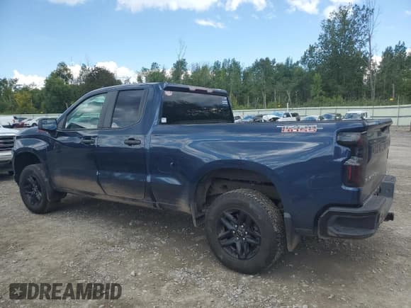 ✅ 2020 Chevrolet Silverado 1500 Custom Trail Boss • VIN: 1GCRYCEFXLZ330226 • Lot: 70678075. Wystawiony na Copart z przebiegiem 98 847 mil. Bezpłatny archiwum sprzedaży aukcyjnych z USA i szczegółowy raport historii pojazdu na DreamBid. Zdjęcie 2.