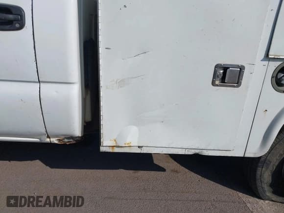 ✅ 2005 Chevrolet Silverado 2500HD Work Truck • VIN: 1GBHC24U15E333373 • Lot: 43697661. Wystawiony na IAAI z przebiegiem 156 992 mil. Bezpłatny archiwum sprzedaży aukcyjnych z USA i szczegółowy raport historii pojazdu na DreamBid. Zdjęcie 15.