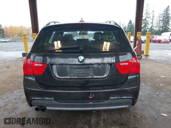 ✅ 2010 BMW 3 Series 328i xDrive • VIN: WBAUU3C52AA540747 • Lot: 43696654. Listed on IAAI with 145,473 mi. Free auction sales archive from the USA and detailed vehicle history report at DreamBid. Image 17.