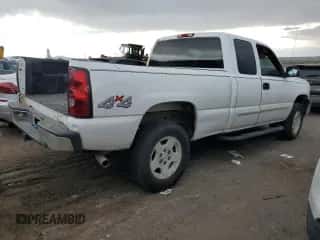 ✅ 2005 Chevrolet Silverado 1500 LS • VIN: 1GCEK19V85Z117154 • Lot: 64971274. Wystawiony na Copart z przebiegiem Nie podano mil. Skorzystaj z bezpłatnego archiwum sprzedaży aukcyjnych z USA i zobacz szczegółowy raport historii pojazdu na DreamBid. Zdjęcie 3.