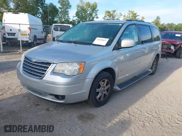 ✅ 2010 Chrysler Town & Country Touring Plus • VIN: 2A4RR8D15AR405688 • Lot: 43183852. Wystawiony na IAAI z przebiegiem 224 880 mil. Bezpłatny archiwum sprzedaży aukcyjnych z USA i szczegółowy raport historii pojazdu na DreamBid. Zdjęcie 17.