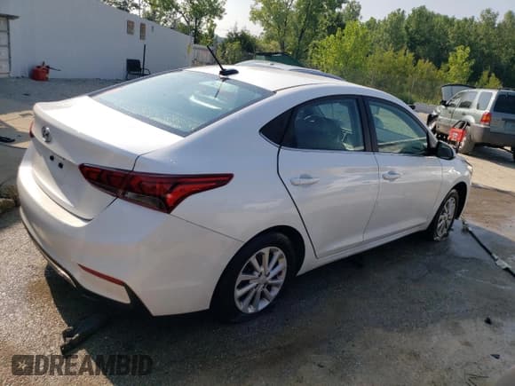✅ 2021 Hyundai Accent SE • VIN: 3KPC24A65ME135179 • Lot: 62889944. Wystawiony na Copart z przebiegiem 27 488 mil. Bezpłatny archiwum sprzedaży aukcyjnych z USA i szczegółowy raport historii pojazdu na DreamBid. Zdjęcie 3.