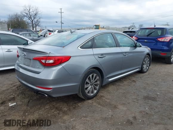 ✅ 2016 Hyundai Sonata Sport • VIN: 5NPE34AF4GH389259 • Лот: 43629376. Опубликован ранее на IAAI с пробегом 126 774 миль. Бесплатный доступ к архиву аукционных продаж из США и подробный отчёт об истории автомобиля на DreamBid. Изображение 4.