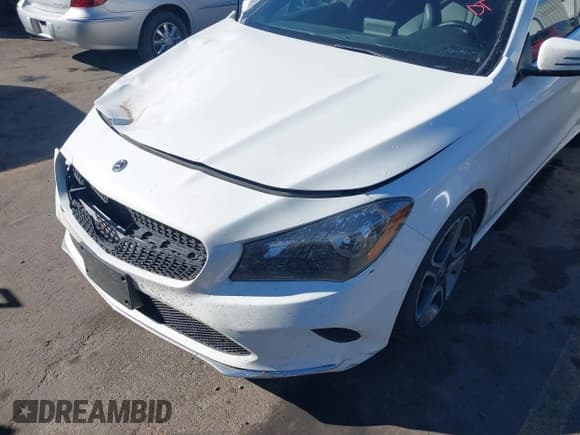 ✅ 2018 Mercedes-Benz CLA 250 • VIN: WDDSJ4EB6JN677040 • Lot: 43510857. Wystawiony na IAAI z przebiegiem 98 933 mil. Bezpłatny archiwum sprzedaży aukcyjnych z USA i szczegółowy raport historii pojazdu na DreamBid. Zdjęcie 18.