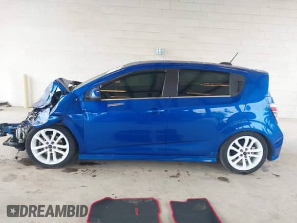 2020 Chevrolet Sonic LT с VIN 1G1JD6SB8L4135761, выставлен на аукционе IAAI как лот 42289523 с пробегом Не указан миль и . История ставок и продаж доступна на DreamBid. Изображение 15.