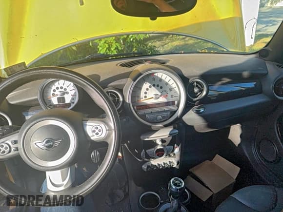 ✅ 2007 MINI Hardtop S • VIN: WMWMF73537TT86015 • Lot: 95758665. Wystawiony na Copart z przebiegiem 89 752 mil. Bezpłatny archiwum sprzedaży aukcyjnych z USA i szczegółowy raport historii pojazdu na DreamBid. Zdjęcie 9.