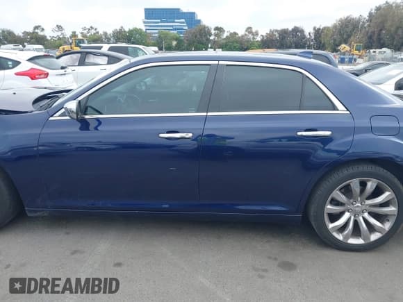 ✅ 2015 Chrysler 300 C • VIN: 2C3CCAEG6FH833004 • Lot: 42437932. Wystawiony na IAAI z przebiegiem 130 508 mil. Bezpłatny archiwum sprzedaży aukcyjnych z USA i szczegółowy raport historii pojazdu na DreamBid. Zdjęcie 14.