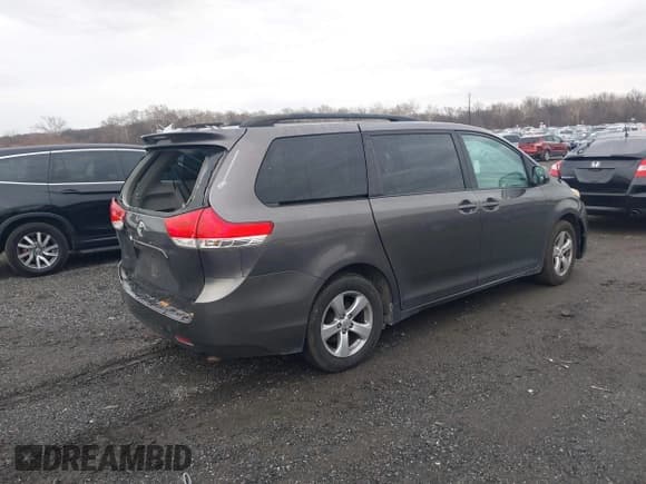 ✅ 2013 Toyota Sienna LE • VIN: 5TDKK3DC6DS371479 • Lot: 43780135. Listed on IAAI with 210,325 mi. Free auction sales archive from the USA and detailed vehicle history report at DreamBid. Image 4.