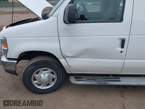 ✅ 2014 Ford Econoline Cargo Commercial • VIN: 1FTNE2EW3EDA31422 • Lot: 43039076. Wystawiony na IAAI z przebiegiem 168 755 mil. Bezpłatny archiwum sprzedaży aukcyjnych z USA i szczegółowy raport historii pojazdu na DreamBid. Zdjęcie 6.