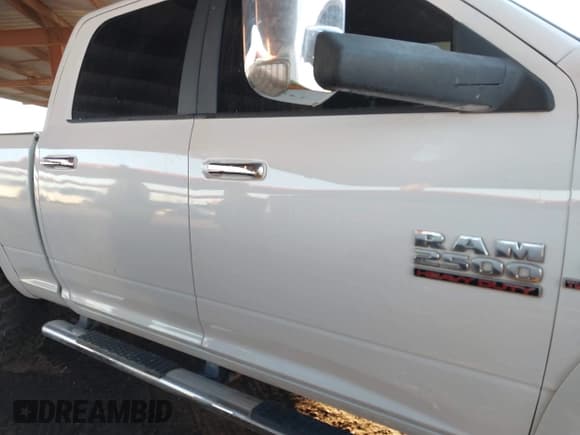 ✅ 2018 Ram 2500 Laramie • VIN: 3C6UR5FL0JG115269 • Lot: 41310111. Wystawiony na IAAI z przebiegiem 134 756 mil. Bezpłatny archiwum sprzedaży aukcyjnych z USA i szczegółowy raport historii pojazdu na DreamBid. Zdjęcie 14.