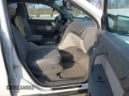 ✅ 2016 GMC Acadia SLE • VIN: 1GKKVPKD9GJ185483 • Lot: 43729769. Wystawiony na IAAI z przebiegiem 59 296 mil. Bezpłatny archiwum sprzedaży aukcyjnych z USA i szczegółowy raport historii pojazdu na DreamBid. Zdjęcie 5.