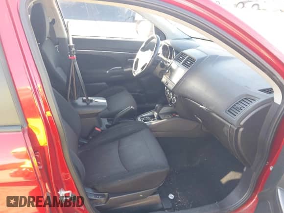 2019 Mitsubishi Outlander SE z VIN JA4AP4AU1KU010762, wystawiony jako IAAI lot #43342014 z przebiegiem 115 410 mil mil oraz . Historia ofert i sprzedaży dostępna na DreamBid. Obrazek 5.