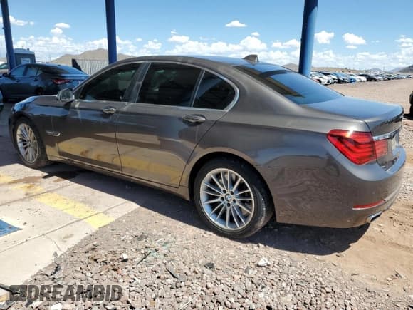 ✅ 2013 BMW 7 Series 750i • VIN: WBAYA8C50DD227660 • Лот: 71820475. Опубликован ранее на Copart с пробегом 120 533 миль. Бесплатный доступ к архиву аукционных продаж из США и подробный отчёт об истории автомобиля на DreamBid. Изображение 2.