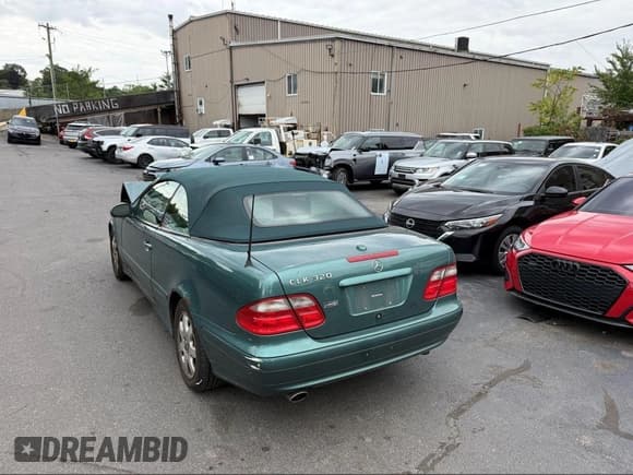 ✅ 2002 Mercedes-Benz CLK 320/430 • VIN: WDBLK65G32T103879 • Lot: 43653842. Wystawiony na IAAI z przebiegiem 126 939 mil. Bezpłatny archiwum sprzedaży aukcyjnych z USA i szczegółowy raport historii pojazdu na DreamBid. Zdjęcie 4.