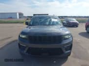 ✅ 2023 Jeep Grand Cherokee Limited • VIN: 1C4RJHBG7PC667105 • Lot: 43236228. Wystawiony na IAAI z przebiegiem 37 441 mil. Bezpłatny archiwum sprzedaży aukcyjnych z USA i szczegółowy raport historii pojazdu na DreamBid. Zdjęcie 12.