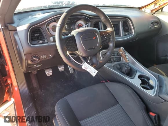 ✅ 2020 Dodge Challenger R/T • VIN: 2C3CDZBT9LH205740 • Lot: 38737874. Wystawiony na Copart z przebiegiem 11 258 mil. Bezpłatny archiwum sprzedaży aukcyjnych z USA i szczegółowy raport historii pojazdu na DreamBid. Zdjęcie 8.