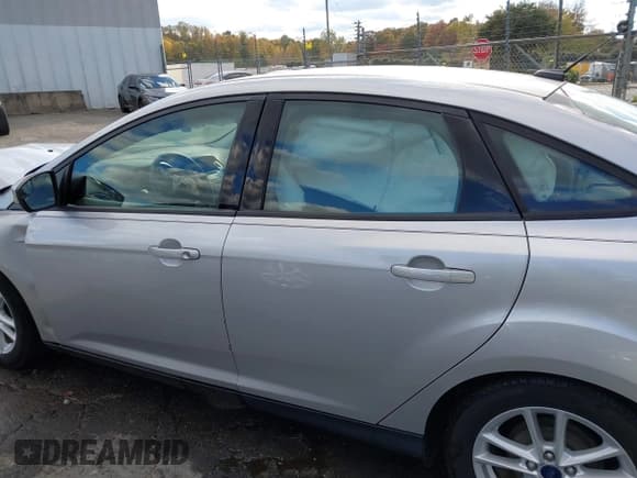 ✅ 2017 Ford Focus SE • VIN: 1FADP3F2XHL208667 • Lot: 43587367. Listed on IAAI with 140,765 mi. Free auction sales archive from the USA and detailed vehicle history report at DreamBid. Image 15.